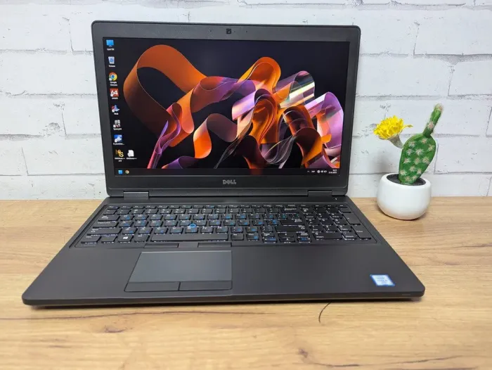 Ноутбук Б-клас Dell Latitude 5580 / 15.6" (1920x1080) TN / Intel Core i5-6300U (2 (4) ядра по 2.4 - 3.0 GHz) / 8 GB DDR4 / 128 GB SSD / Intel HD Graphics 520 / WebCam б/в - зображення 2