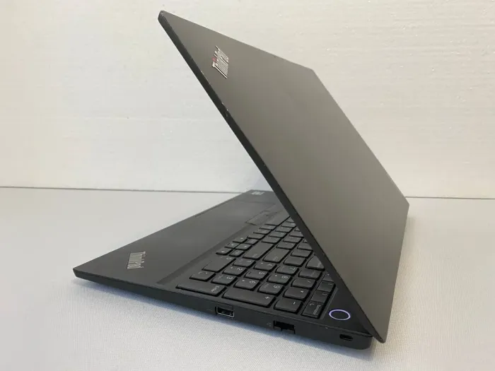Ноутбук Б-клас Lenovo ThinkPad E15 Gen 2 / 15.6" (1920x1080) TN / AMD Ryzen 5 4500U (6 ядер по 2.3 - 4.0 GHz) / 8 GB DDR4 / 512 GB SSD / AMD Radeon Graphics / WebCam / HDMI б/в - зображення 6