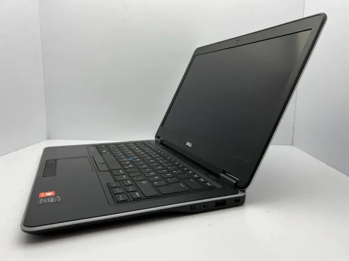 Ультрабук Dell Latitude E7440 / 14" (1366x768) TN / Intel Core i5-4300U (2 (4) ядра по 1.9 - 2.9 GHz) / 4 GB DDR3 / 120 GB SSD / Intel HD Graphics 4400 / WebCam б/в - зображення 4