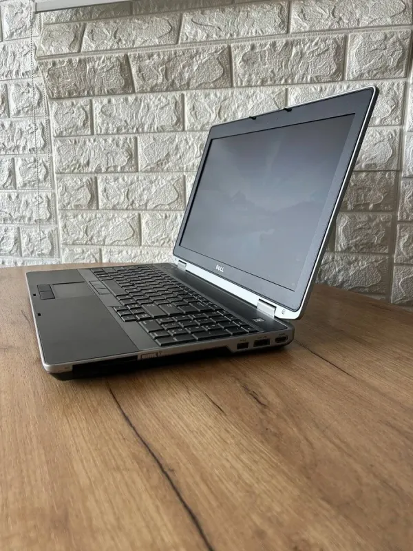 Ноутбук Б-клас Dell Latitude E6530 / 15.6" (1366x768) TN / Intel Core i5-3210M (2 (4) ядра по 2.5 - 3.1 GHz) / 4 GB DDR3 / 500 GB HDD / Intel HD Graphics 4000 б/в - зображення 5