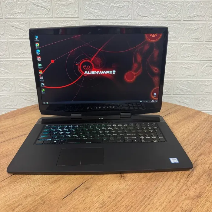 Ігровий ноутбук Б-клас Dell Alienware m17 / 17.3" (1920x1080) IPS / Intel Core i7-8750H (6 (12) ядер по 2.2 - 4.1 GHz) / 16 GB DDR4 / 128 GB SSD NVMe + 1000 GB HDD / nVidia GeForce RTX 2070 Max-Q, 8 GB GDDR6, 256-bit / WebCam б/в - зображення 2