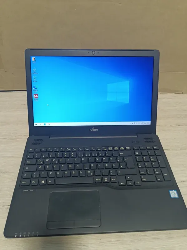 Ноутбук Б-клас Fujitsu LifeBook A556 / 15.6" (1366x768) TN / Intel Core i5-6200U (2 (4) ядра по 2.3 - 2.8 GHz) / 8 GB DDR4 / 256 GB SSD / Intel HD Graphics 520 / WebCam / DVD-ROM б/в - зображення 2