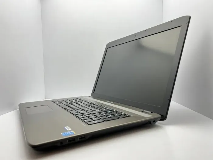 Ноутбук Medion Akoya E7227 / 17.3" (1600x900) TN / Intel Core i5-4210M (2 (4) ядра по 2.6 - 3.2 GHz) / 6 GB DDR3 / 128 GB SSD + 500 GB HDD / Intel HD Graphics / WebCam / АКБ не тримає б/в - зображення 4
