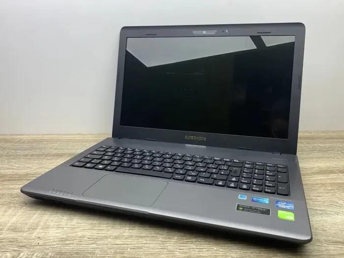 Ноутбук Б-клас Medion Akoya MD 99220 E6232 / 15.6" (1366x768) TN / Intel Core i5-3210M (2 (4) ядра по 2.5 - 3.1 GHz) / 8 GB DDR3 / 120 GB SSD / nVidia GeForce GT 740M, 2 GB GDDR3, 64-bit / WebCam / DVD-ROM / Без АКБ б/в - зображення 3