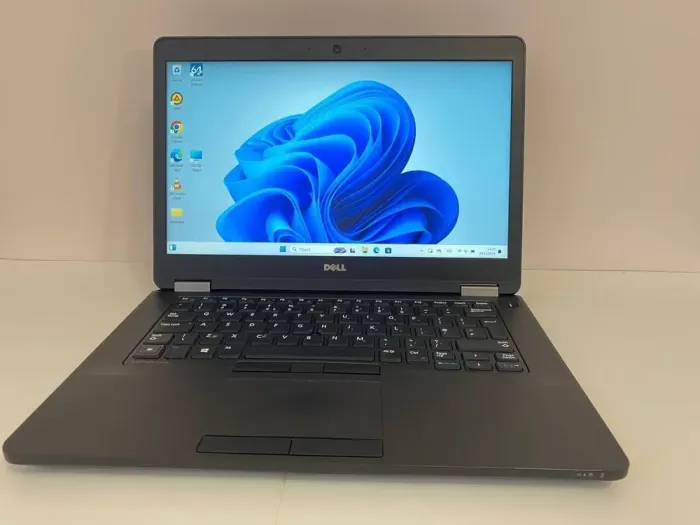 Ноутбук Б-клас Dell Latitude E5470 / 14" (1920x1080) TN / Intel Core i5-6300U (2 (4) ядра по 2.4 - 3.0 GHz) / 8 GB DDR4 / 240 GB SSD / Intel HD Graphics 520 / WebCam б/в - зображення 2