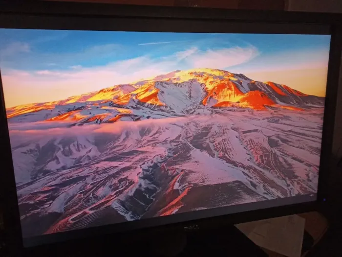 Монітор Dell UltraSharp U2412Mc / 24" (1920x1200) IPS / 1x DP, 1x DVI, 5x USB 2.0, 1x VGA / VESA 100x100 / Поворотний б/в - зображення 7