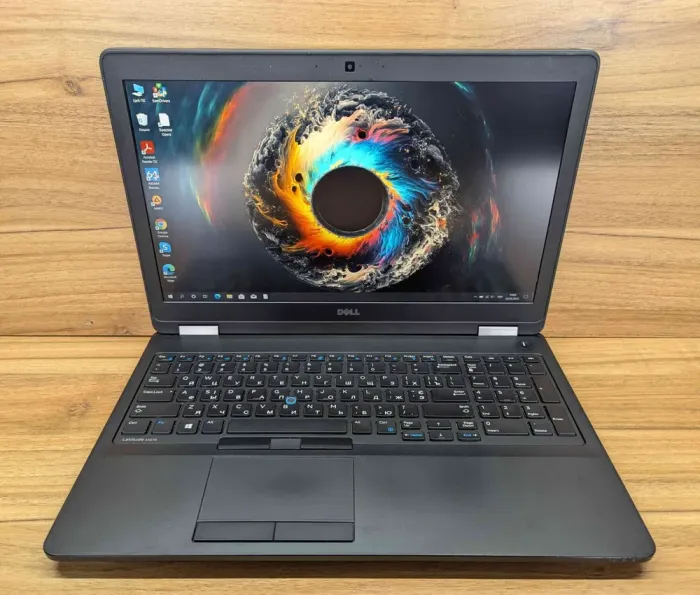 Ноутбук Dell Latitude E5570 / 15.6" (1920x1080) IPS / Intel Core i5-6300U (2 (4) ядра по 2.4 - 3.0 GHz) / 8 GB DDR4 / 256 GB SSD / Intel HD Graphics 520 / HDMI / WebCam / Windows 10 б/в - зображення 2