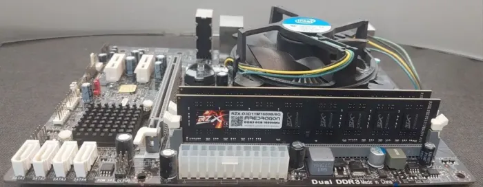 Комплект: Материнська плата ECS Elitegroup H61H2-M12 / LGA1155 / Intel Core i5-2400 (4 ядра по 3.1 - 3.4 GHz) / 16 GB DDR3 / Intel HD Graphics 2000 б/в - зображення 5