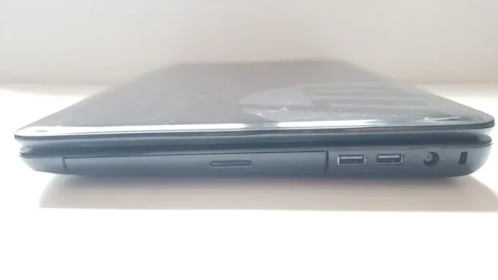 Ноутбук HP 2000 / 15.6" (1366x768) TN / Intel Core i3-3110M (2 (4) ядра по 2.4 GHz) / 8 GB DDR3 / 500 GB HDD / Intel HD Graphics 4000 / WebCam б/в - зображення 4