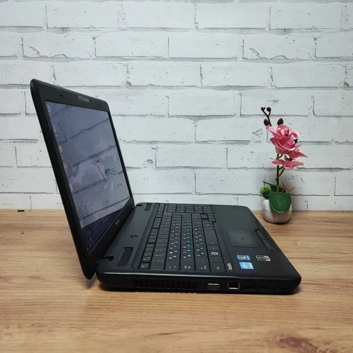 Ноутбук Б-клас Toshiba Satellite C660-25U / 15.6" (1366x768) TN / Intel Core i5-2430M (2 (4) ядра по 2.4 - 3.0 GHz) / 8 GB DDR3 / 256 GB SSD / nVidia GeForce 315M, 1 GB GDDR3, 64-bit / WebCam / DVD-ROM б/в - зображення 5