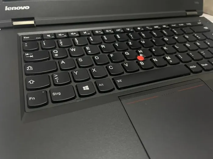 Ноутбук Lenovo ThinkPad T440p / 14" (1366x768) TN / Intel Core i7-4900MQ (4 (8) ядра по 2.8 - 3.8 GHz) / 16 GB DDR3 / 256 GB SSD / Intel HD Graphics 4600 / WebCam б/в - зображення 3