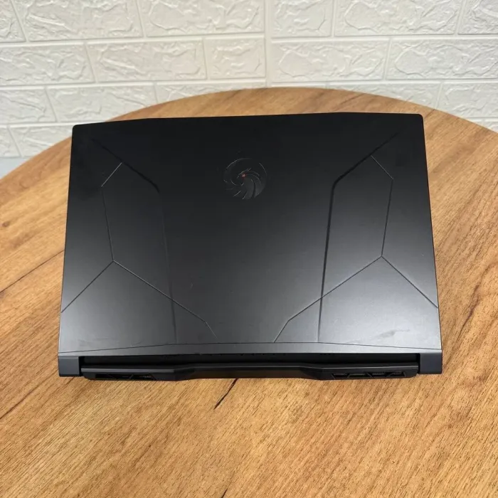 Ігровий ноутбук Б-клас MSI Bravo 15 B5ED / 15.6" (1920x1080) IPS / AMD Ryzen 7 5800H (8 (16) ядер по 3.2 - 4.4 GHz) / 16 GB DDR4 / 512 GB SSD NVMe / AMD Radeon RX 6550M, 4 GB GDDR6, 64-bit / WebCam б/в - зображення 3