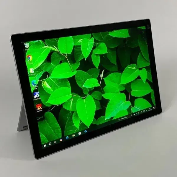 Нетбук-трансформер Microsoft Surface Pro 5 / 12.3" (2736x1824) IPS Touch / Intel Core i5-7300U (2 (4) ядра по 2.6 - 3.5 GHz) / 8 GB DDR3 / 256 GB SSD / Intel HD Graphics 620 / WebCam / TouchID б/в - зображення 5