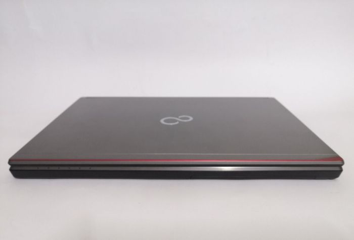 Ноутбук Fujitsu Lifebook E736 / 13.3" TN / Core i5-6300U (2(4) ядра по 2.4-3GHz) / 8GB DDR4 / 500GB HDD / HD Graphics 520 / WebCam б/в - зображення 8