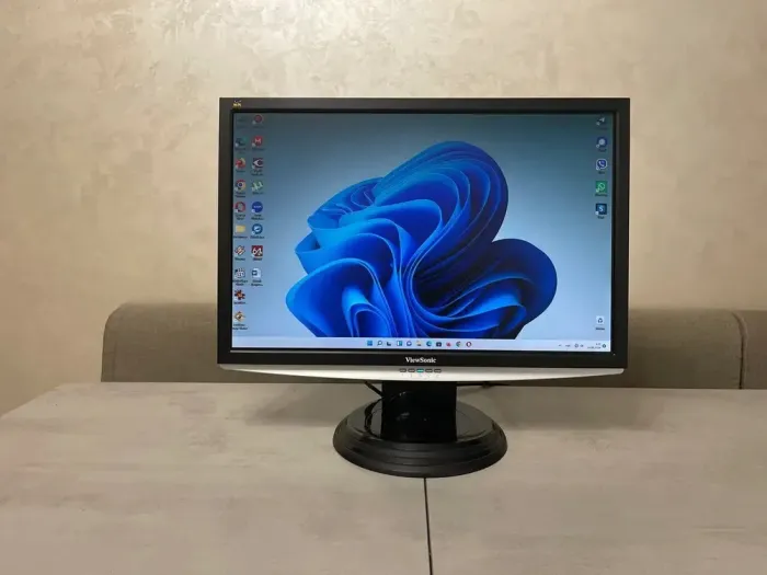 Монітор ViewSonic VX2240W / 22" (1680x1050) TN / DVI, VGA / VESA 100x100 б/в - зображення 2