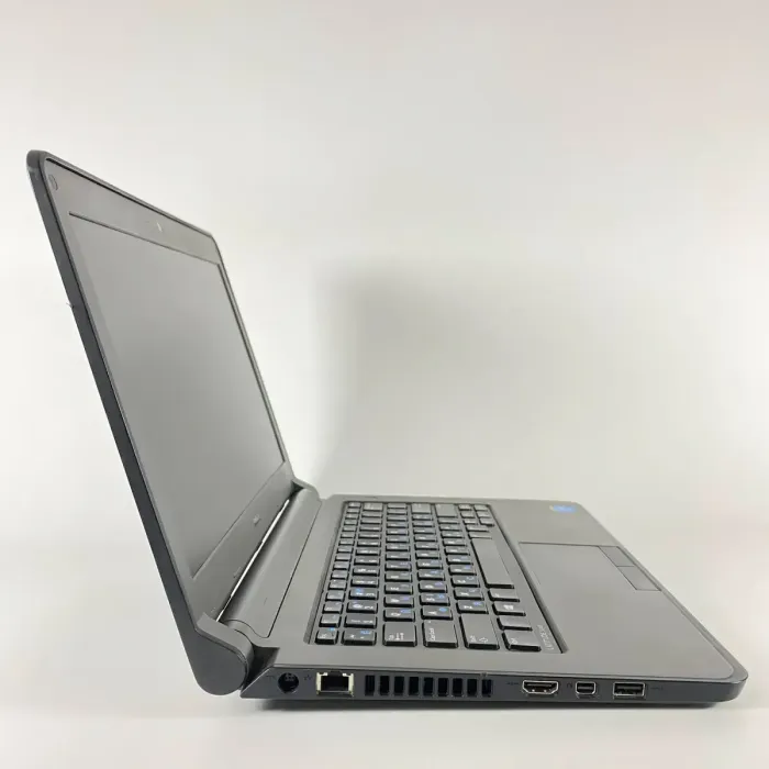 Ноутбук Б-клас Dell Latitude 3340 / 13.3" (1366x768) TN / Intel Core i5-4210U (2 (4) ядра по 1.7 - 2.7 GHz) / 16 GB DDR3 / 128 GB SSD / Intel HD Graphics 4400 / WebCam б/в - зображення 4