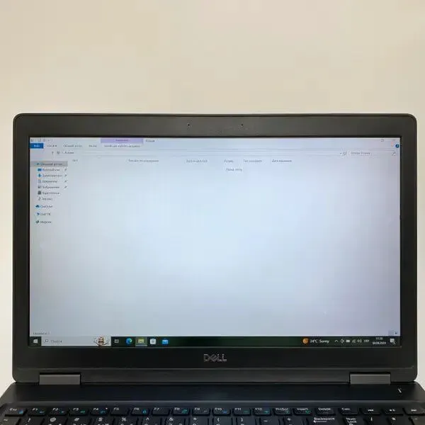 Ультрабук Б-клас Dell Latitude 5590 / 15.6" (1920x1080) IPS / Intel Core i5-8350U (4 (8) ядра по 1.7 - 3.6 GHz) / 16 GB DDR4 / 256 GB SSD / Intel UHD Graphics 620 / HDMI / SIM б/в - зображення 3