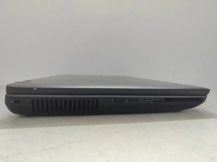 Мобільна робоча станція HP ZBook 17 G1 / 17.3" (1920x1080) TN / Intel Core i7-4900MQ (4 (8) ядра по 2.8 - 3.8 GHz) / 32 GB DDR3 / 256 GB SSD / nVidia Quadro K610M, 1 GB GDDR5, 64-bit / WebCam / DVD-ROM б/в - зображення 3