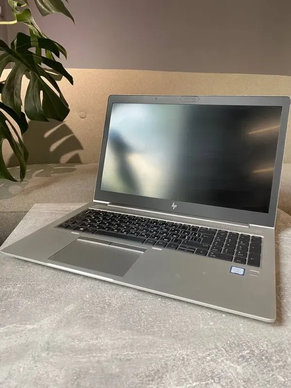 Ультрабук Б-клас HP EliteBook 850 G6 / 15.6" (1920x1080) IPS / Intel Core i5-8265U (4 (8) ядра по 1.6 - 3.9 GHz) / 8 GB DDR4 / 256 GB SSD M.2 / Intel UHD Graphics / WebCam / Win 10 б/в - зображення 2