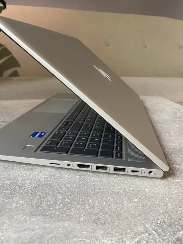 Ультрабук HP ProBook 450 G8 / 15.6" (1920x1080) IPS / Intel Core i7-1165G7 (4 (8) ядра по 2.8 - 4.7 GHz) / 8 GB DDR4 / 512 GB SSD / nVidia GeForce MX450, 2 GB GDDR6, 64-bit / WebCam / Win 11 б/в - зображення 4