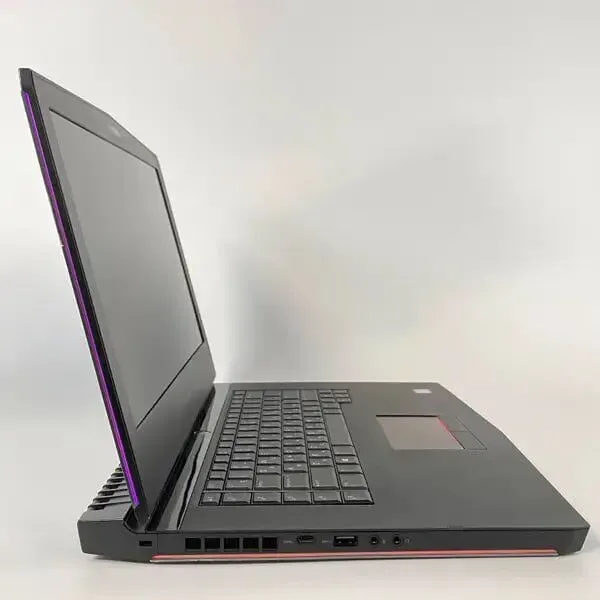Ігровий ноутбук Dell Alienware 15 R3 / 15.6" (1920x1080) IPS / Intel Core i7-7700HQ (4 (8) ядра по 2.8 - 3.8 GHz) / 16 GB DDR4 / 512 GB SSD / nVidia GeForce GTX 1070, 8 GB GDDR5, 256-bit / WebCam / HDMI б/в - зображення 4