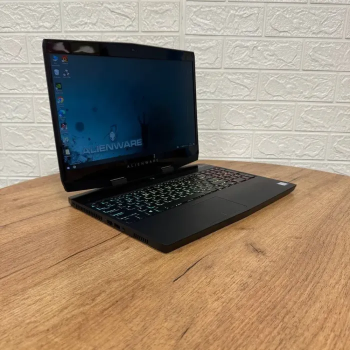 Ігровий ноутбук Б-клас Dell Alienware m15 / 15.6" (1920x1080) IPS / Intel Core i7-8750H (6 (12) ядер по 2.2 - 4.1 GHz) / 32 GB DDR4 / 512 GB SSD / nVidia GeForce RTX 2060, 6 GB GDDR6, 192-bit / WebCam б/в - зображення 4