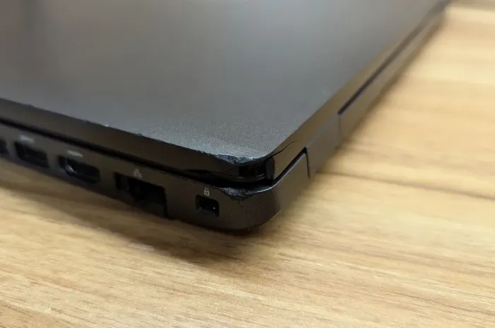 Ультрабук Б-клас Dell Latitude 5500 / 15.6" (1920x1080) IPS Touch / Intel Core i5-8365U (4 (8) ядра по 1.6 - 4.1 GHz) / 16 GB DDR4 / 512 GB SSD / Intel UHD Graphics / WebCam / Windows 10 б/в - зображення 3