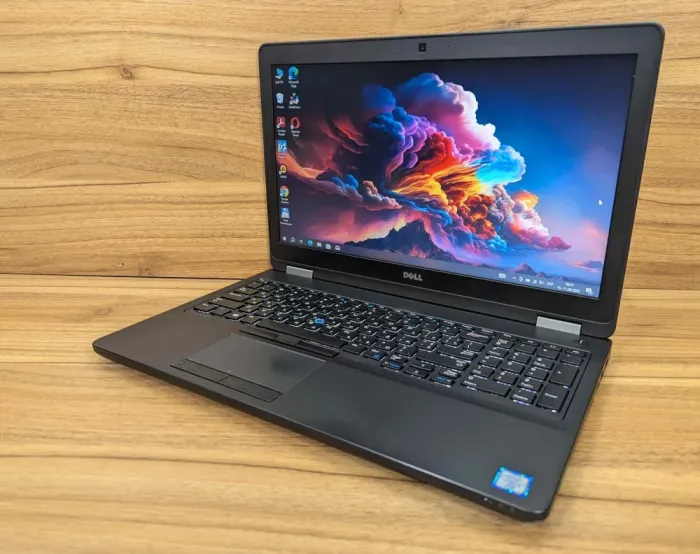 Ноутбук Dell Latitude E5570 / 15.6" (1366x768) TN / Intel Core i7-6820HQ (4 (8) ядра по 2.7 - 3.6 GHz) / 16 GB DDR4 / 512 GB SSD / AMD Radeon R7 M370, 2 GB GDDR5, 128-bit / HDMI / Windows 10 б/в - зображення 5