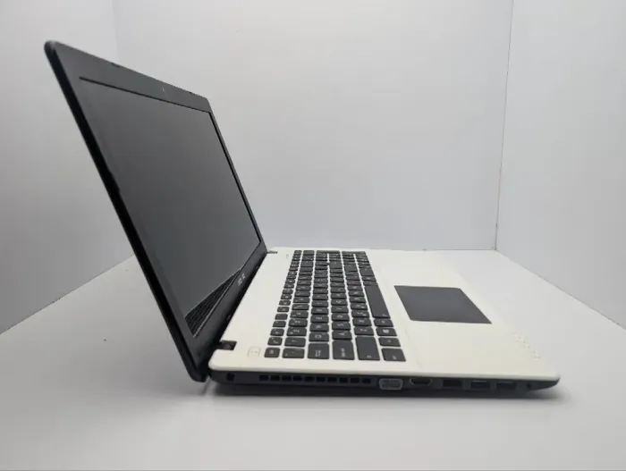 Ноутбук Asus R513C / 15.6" (1366x768) TN / Intel Pentium 2117U (2 ядра по 1.8 GHz) / 6 GB DDR3 / 500 GB HDD / nVidia GeForce 710M, 1 GB GDDR3, 64-bit / WebCam / DVD-ROM б/в - зображення 4