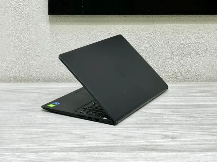 Ультрабук Б-клас Dell Vostro 3520 / 15.6" (1920x1080) IPS / Intel Core i5-1235U (10 (12) ядер по 3.3 - 4.4 GHz) / 16 GB DDR4 / 512 GB SSD M.2 / Intel Iris Xe Graphics / WebCam / Win 11 Pro б/в - зображення 6