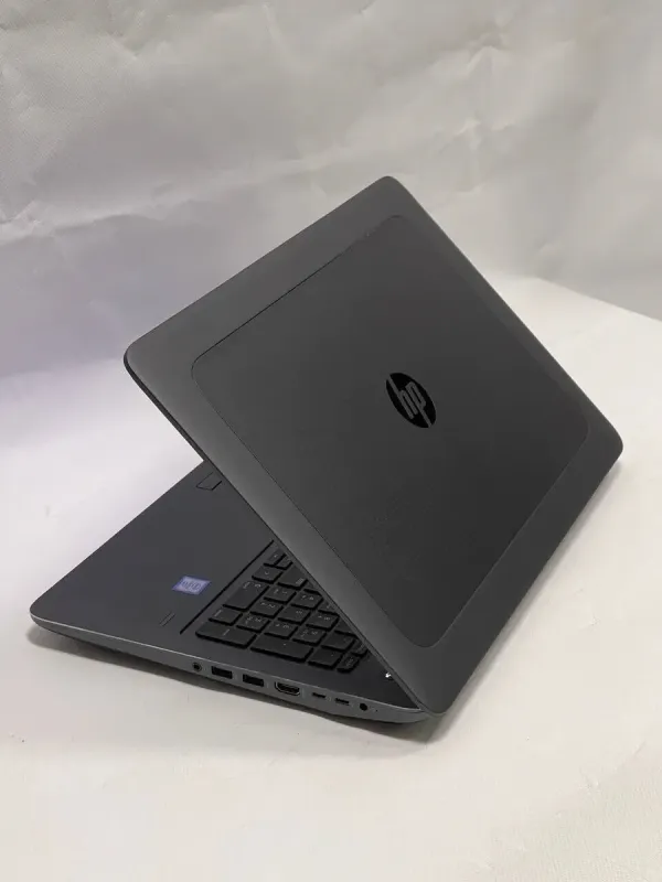 Мобільна робоча станція HP ZBook 15 G3 / 15.6" (1920x1080) TN / Intel Core i7-6820HQ (4 (8) ядра по 2.7 - 3.6 GHz) / 16 GB DDR4 / 256 GB SSD + 500 GB HDD / nVidia Quadro M1000M, 2 GB GDDR5, 128-bit / WebCam б/в - зображення 7