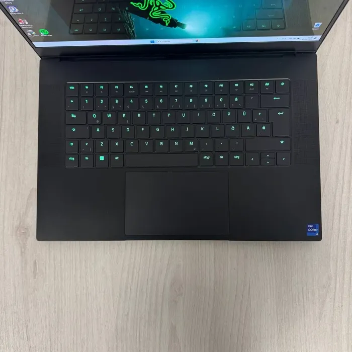 Ігровий ноутбук Razer Blade 15 RZ09-0421 / 15,6" (2560x1440) OLED / Intel Core i9-12900H (14 (20) ядер по 2,5 - 5,0 ГГц) / 16 ГБ DDR5 / 1000 ГБ SSD NVMe / nVidia GeForce RTX 3070 Ti, 8 ГБ GDDR6, 256-біт / WebCam б/в - зображення 7