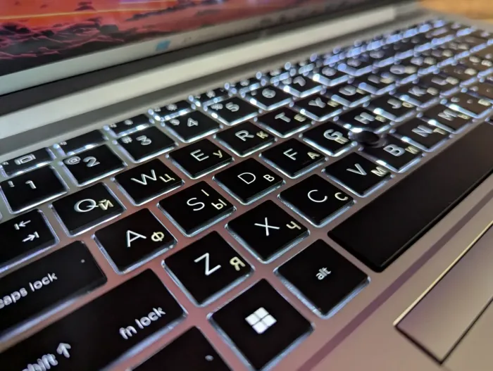 Ультрабук Б-клас HP EliteBook 840 G8 / 14" (1920x1080) IPS / Intel Core i7-1185G7 (4 (8) ядра по 3.0 - 4.8 GHz) / 16 GB DDR4 / 512 GB SSD / Intel Iris Xe Graphics / TouchID / Windows 11 б/в - зображення 7