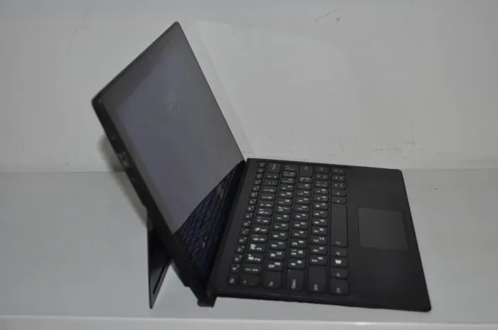 Нетбук-трансформер Б-клас Lenovo MIIX 520-12IKB / 12.2" (1920x1080) IPS Touch / Intel Core i5-8250U (4 (8) ядра по 1.6 - 3.4 GHz) / 8 GB DDR4 / 256 GB SSD / Intel UHD Graphics 620 / Windows 11 Pro / Клавиатура б/в - зображення 8