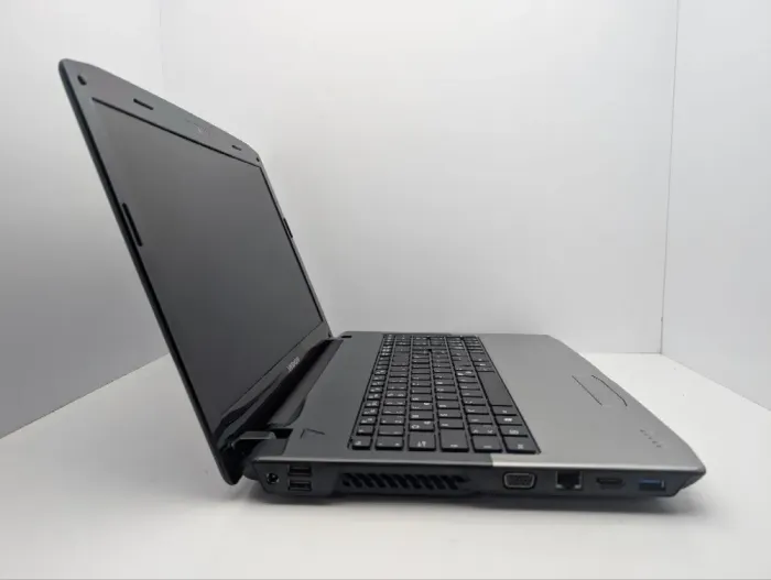 Ноутбук Medion Akoya P6812 / 15.6" (1366x768) TN / Intel Core i3-2330M (2 (4) ядра по 2.2 GHz) / 6 GB DDR3 / 500 GB HDD / nVidia GeForce GT 555M, 1 GB GDDR3, 128-bit / WebCam / DVD-ROM б/в - зображення 4