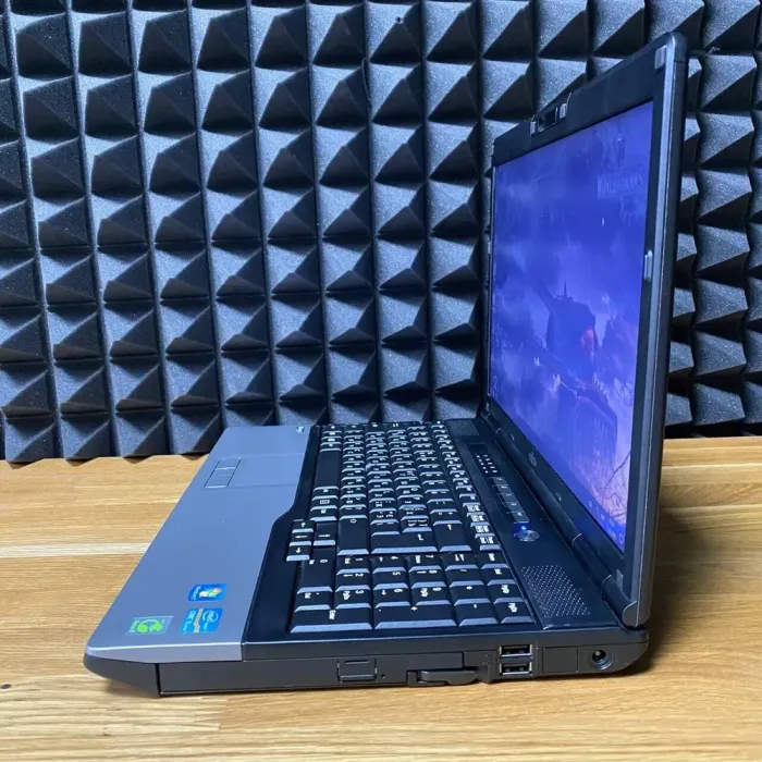 Ноутбук Fujitsu LifeBook E782 / 15.6" (1366x768) TN / Intel Core i5-3320M (2 (4) ядра по 2.6 - 3.3 GHz) / 8 GB DDR3 / 128 GB SSD / Intel HD Graphics 4000 / WebCam б/в - зображення 4