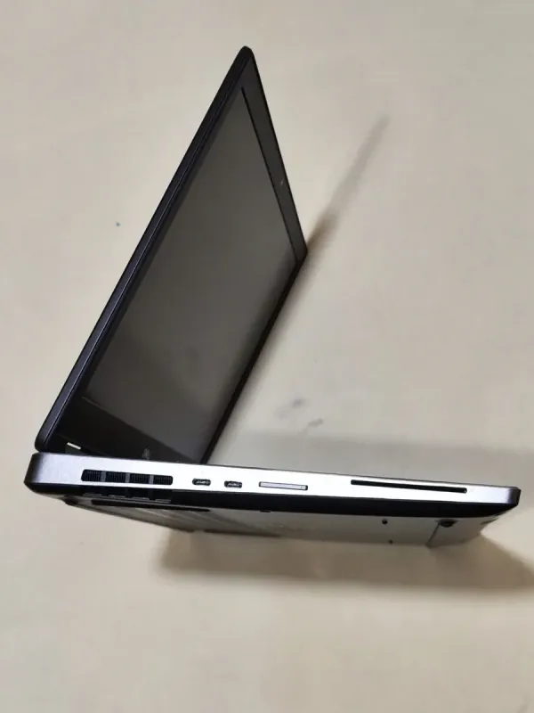 Мобільна робоча станція Dell Precision 7530 / 15,6" (3840x2160) IPS / Intel Xeon E-2186M (6 (12) ядер по 2,9 - 4,8 ГГц) / 32 ГБ DDR4 / 256 ГБ SSD / nVidia Quadro P3200, 6 ГБ GDDR5, 192-біт / WebCam б/в - зображення 3