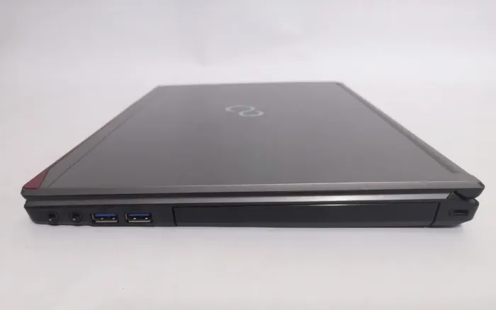 Ноутбук Б-клас Fujitsu LifeBook E734 / 13.3" (1366x768) TN / Intel Core i3-4000M (2 (4) ядра по 2.4 GHz) / 4 GB DDR3 / 500 GB HDD / Intel HD Graphics 4600 / WebCam / Windows 10 Pro б/в - зображення 5