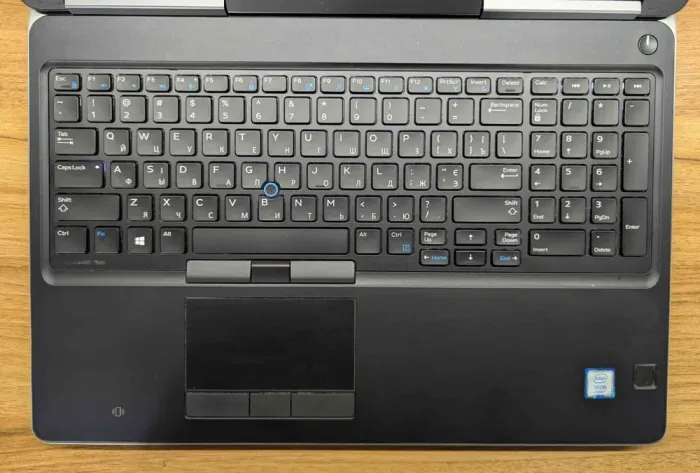 Ноутбук Dell Precision 7520 / 15.6" (1920x1080) IPS / Intel Xeon E3-1545M v5 (4 (8) ядра по 2.9 - 3.8 GHz) / 32 GB DDR4 / 480 GB SSD + 1000 GB HDD / nVidia Quadro M2200, 4 GB GDDR5, 128-bit / WebCam / TouchID / Windows 10 б/в - зображення 3