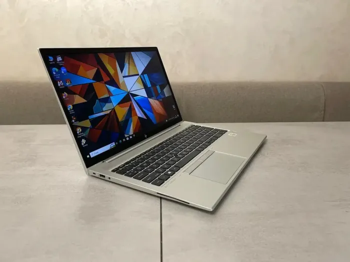 Ультрабук HP EliteBook 850 G7 / 15.6" (1920x1080) IPS / Intel Core i5-10310U (4 (8) ядра по 1.7 - 4.4 GHz) / 16 GB DDR4 / 256 GB SSD M.2 / Intel UHD Graphics / WebCam / HDMI б/в - зображення 3