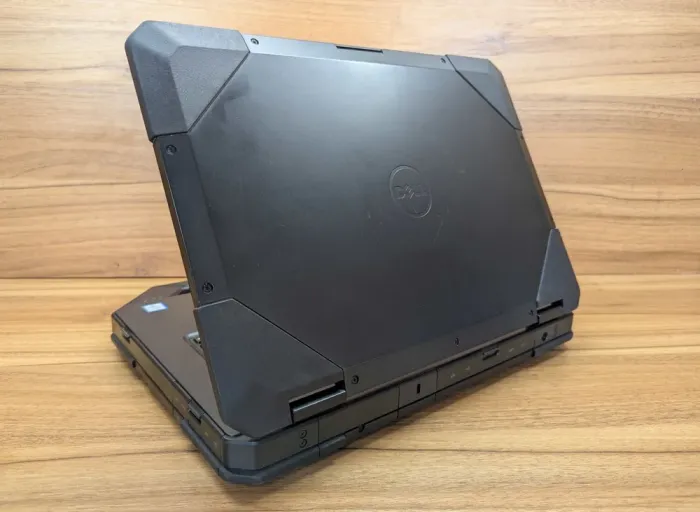 Захищений ноутбук Dell Latitude 14 Rugged 5414 / 14" (1920x1080) IPS / Intel Core i5-6300U (2 (4) ядра по 2.4 - 3.0 GHz) / 16 GB DDR4 / 512 GB SSD / Intel HD Graphics 520 / WebCam / HDMI / Windows 10 б/в - зображення 7