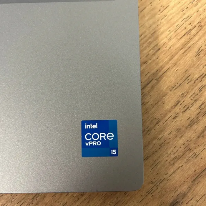 Ультрабук Б-клас Dell Latitude 5520 / 15.6" (1920x1080) IPS / Intel Core i5-1145G7 (4 (8) ядра по 4.4 GHz) / 16 GB DDR4 / 256 GB SSD NVMe / Intel Iris Xe Graphics / WebCam б/в - зображення 8