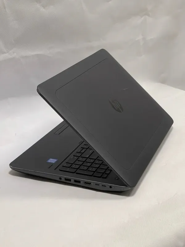 Мобільна робоча станція Б-клас HP ZBook 15 G4 / 15.6" (1920x1080) TN / Intel Core i7-7820HQ (4 (8) ядра по 2.9 - 3.9 GHz) / 32 GB DDR4 / 512 GB SSD + 500 GB HDD / nVidia Quadro M2200, 4 GB GDDR5, 128-bit / WebCam б/в - зображення 10