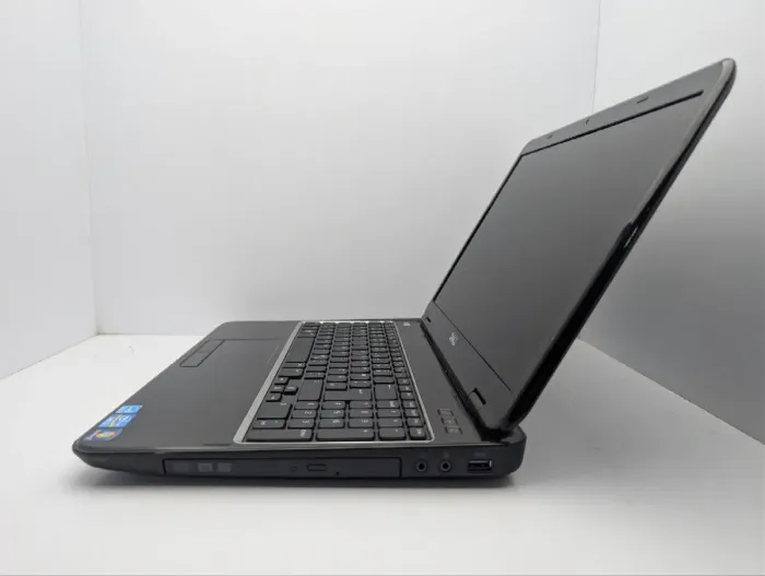 Ноутбук Dell Inspiron N5110 / 15.6" (1366x768) TN / Intel Core i5-2410M (2 (4) ядра по 2.3 - 2.9 GHz) / 6 GB DDR3 / 320 GB HDD / AMD Radeon HD 6470M, 512 MB GDDR3, 64-bit / WebCam / DVD-ROM б/в - зображення 5
