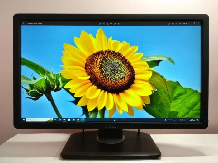 Монітор Dell UltraSharp U2212HMc / 21.5" (1920x1080) IPS / DisplayPort, DVI, VGA, USB / VESA 100x100 б/в - зображення 2