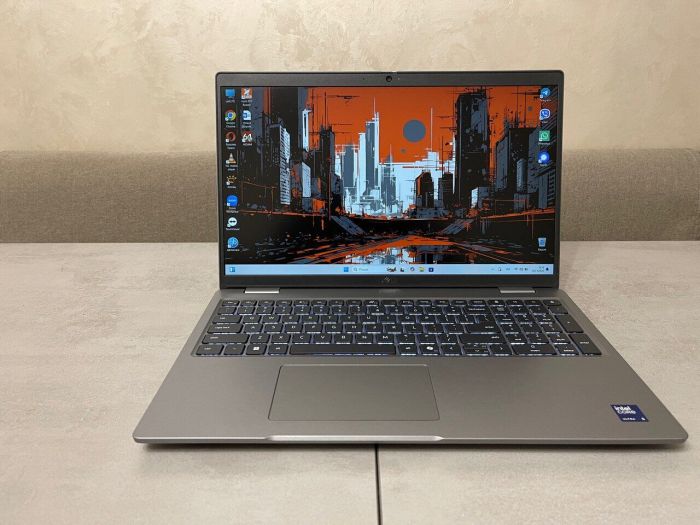 Ультрабук Dell Latitude 5550 / 15.6" (1920x1080) IPS / Intel Core Ultra 5 125U (12 (14) ядер по 1.3 - 4.3 GHz) / 16 GB DDR5 / 256 GB SSD M.2 / Intel Graphics / WebCam б/в - изображение 2