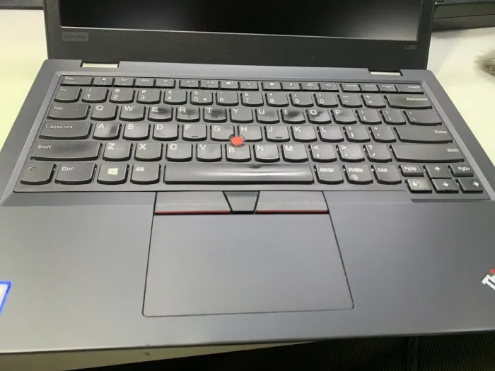 Ультрабук Б-клас Lenovo ThinkPad L390 / 13.3" (1920x1080) IPS / Intel Core i5-8365U (4 (8) ядра по 1.6 - 4.1 GHz) / 16 GB DDR4 / 240 GB SSD / Intel UHD Graphics 620 / WebCam б/в - зображення 6