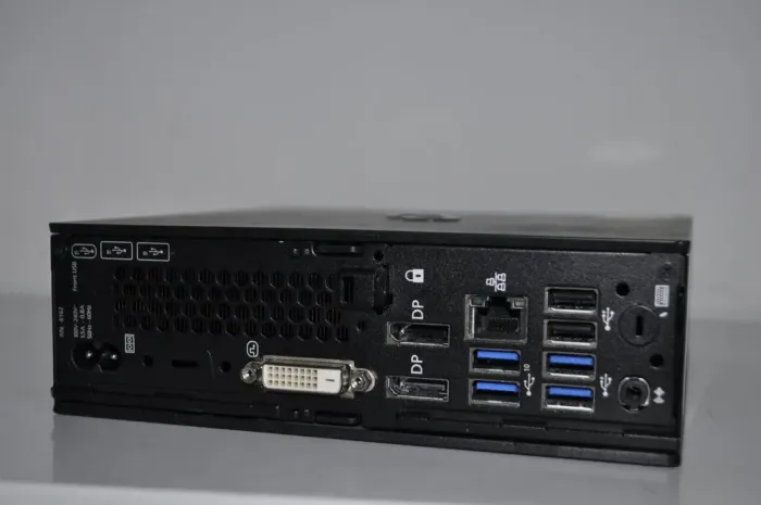 Неттоп Fujitsu Esprimo Q958 Mini USFF / Intel Core i5-9500T (6 ядер по 2.2 - 3.7 GHz) / 16 GB DDR4 / 256 GB SSD M.2 / Intel UHD Graphics 630 / Windwos 11 Pro б/в - зображення 8