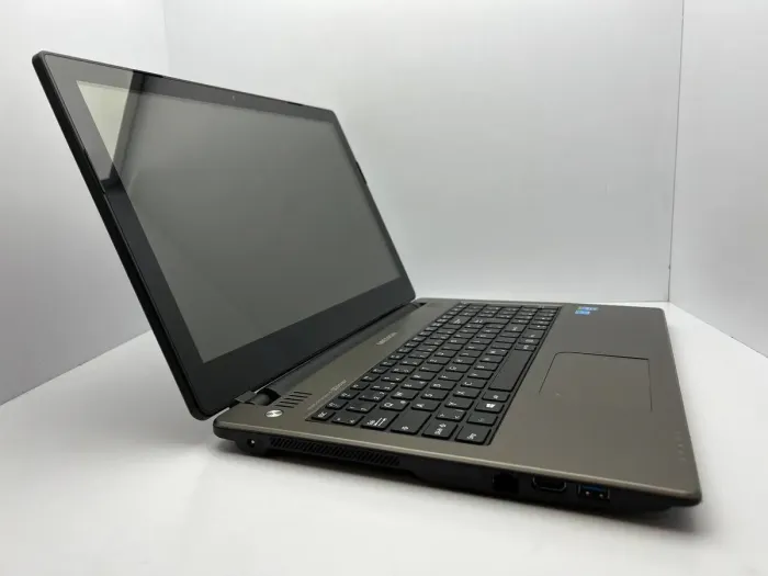 Ноутбук Medion Akoya 6240T / 15.6" (1366x768) TN Touch / Intel Celeron N2920 (4 ядра по 1.86 - 2.0 GHz) / 4 GB DDR3 / 128 GB SSD / Intel HD Graphics / WebCam / АКБ не тримає б/в - зображення 3