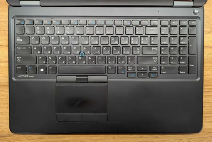 Ноутбук Б-клас Dell Latitude E5550 / 15.6" (1920x1080) IPS / Intel Core i5-5300U (2 (4) ядра по 2.3 - 2.9 GHz) / 8 GB DDR3 / 240 GB SSD / Intel HD Graphics 5500 / WebCam / Windows 10 б/в - зображення 3